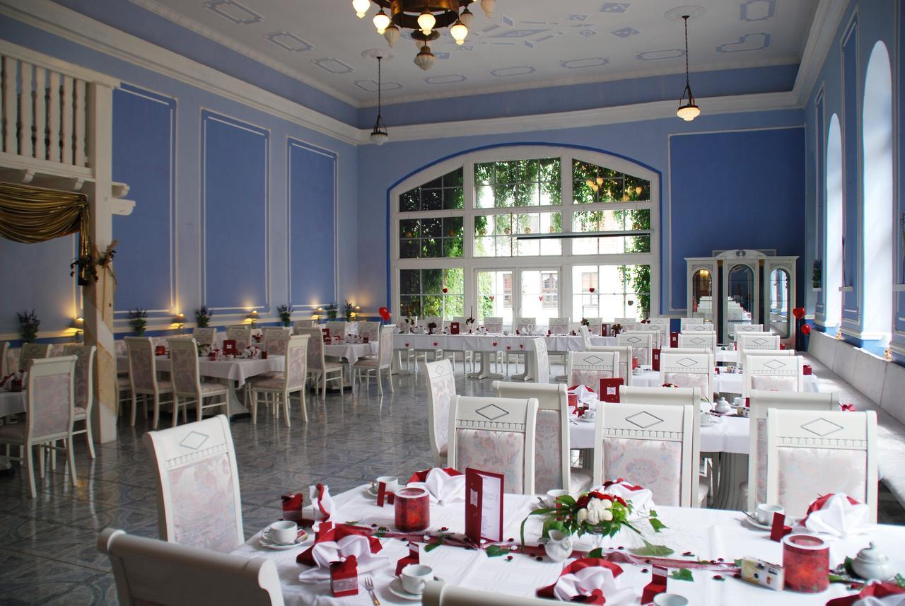 Hotel Goldener Anker Торгау Экстерьер фото